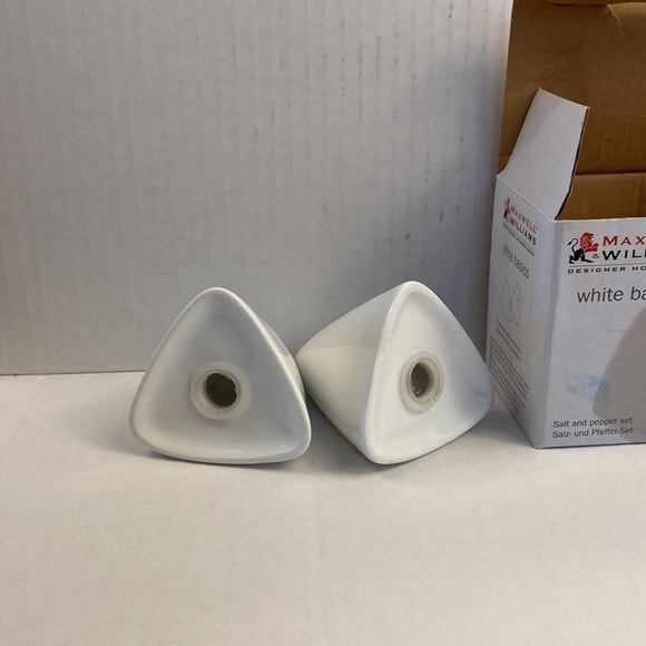 MODERN salt and pepper shakers Maxwell Williams triangular white angular - Picture 4 of 10